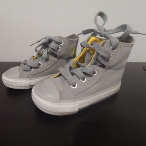 Converse Hi-Tops toddler sz6